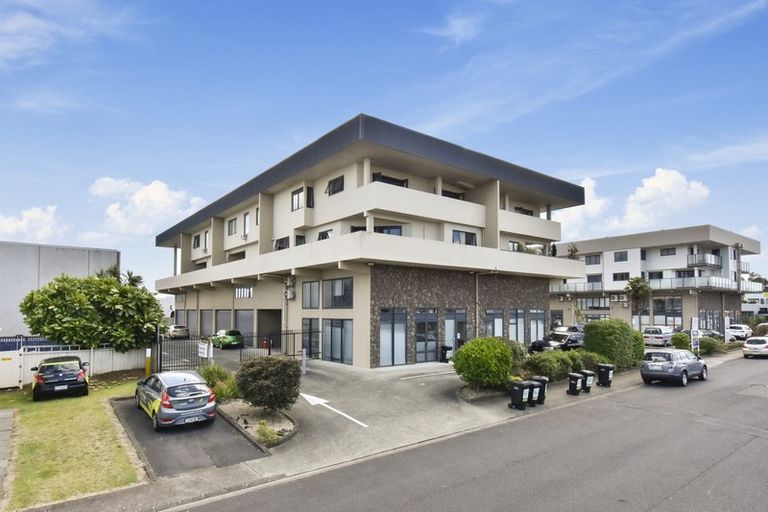 Photo of property in 6/11 Jack Conway Avenue, Manukau, Auckland, 2104