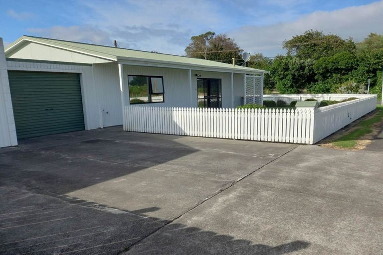 Photo of property in 60 Ketemarae Road, Normanby, Hawera, 4614