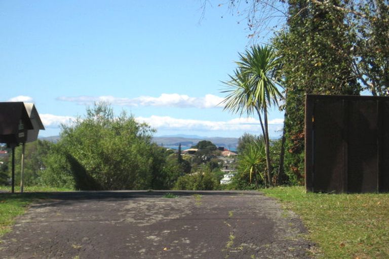 Photo of property in 1/108 Arran Road, Browns Bay, Auckland, 0630