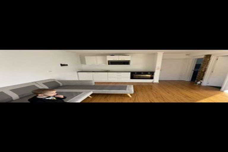 Photo of property in 2/1020 East Coast Road, Fairview Heights, Auckland, 0630