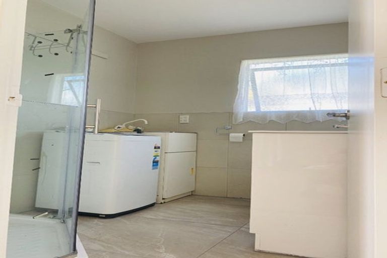 Photo of property in 82 Sykes Road, Weymouth, Auckland, 2103