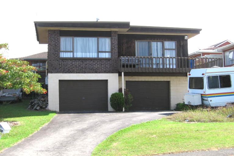 Photo of property in 47 Pakira Avenue, Glendene, Auckland, 0602