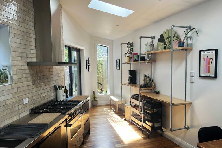 Photo of property in 16 Tully Street, Kilbirnie, Wellington, 6022