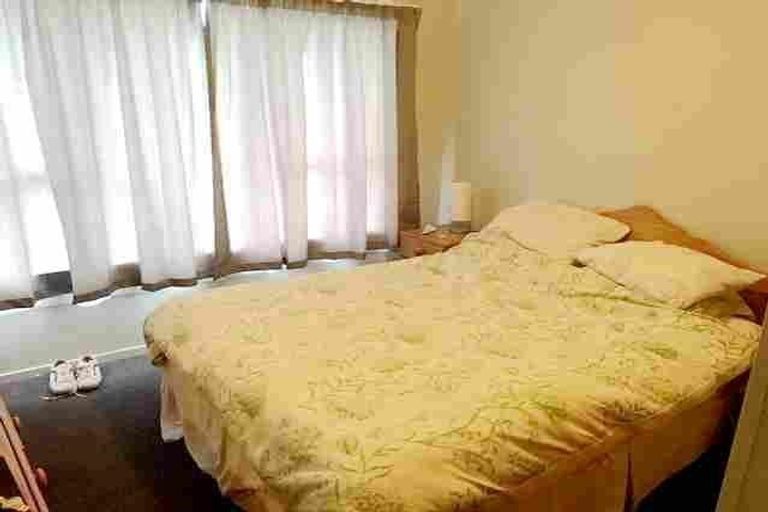 Photo of property in 3/2 Vodanovich Road, Te Atatu South, Auckland, 0610