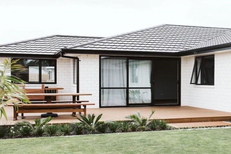 Photo of property in 138 Taupaki Road, Taupaki, 0782