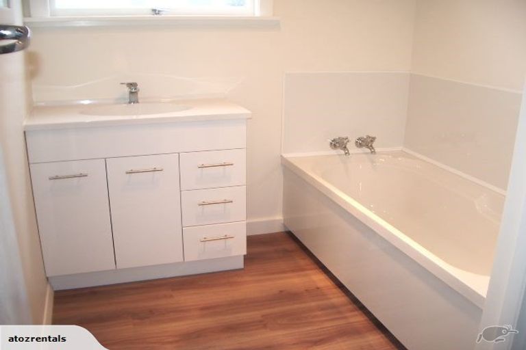 Photo of property in 33 Cotswold Avenue, Bishopdale, Christchurch, 8053