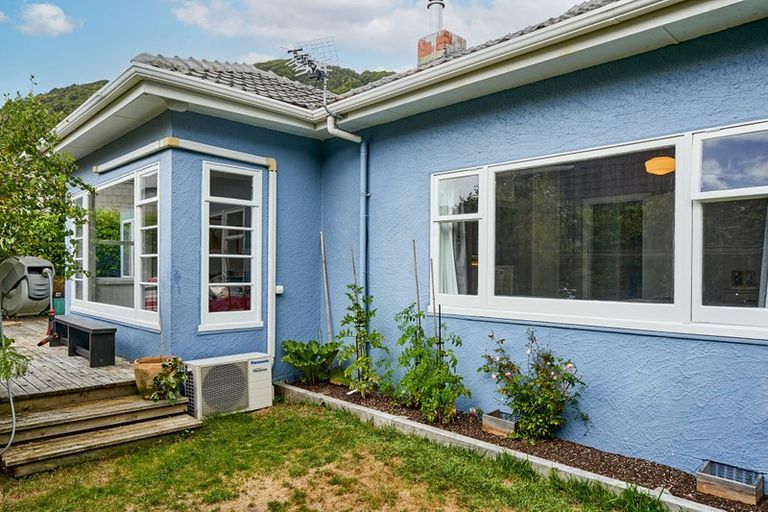 Photo of property in 372 Muritai Road, Eastbourne, Lower Hutt, 5013