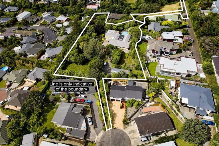 Photo of property in 10 Hillview Crescent, Paparangi, Wellington, 6037