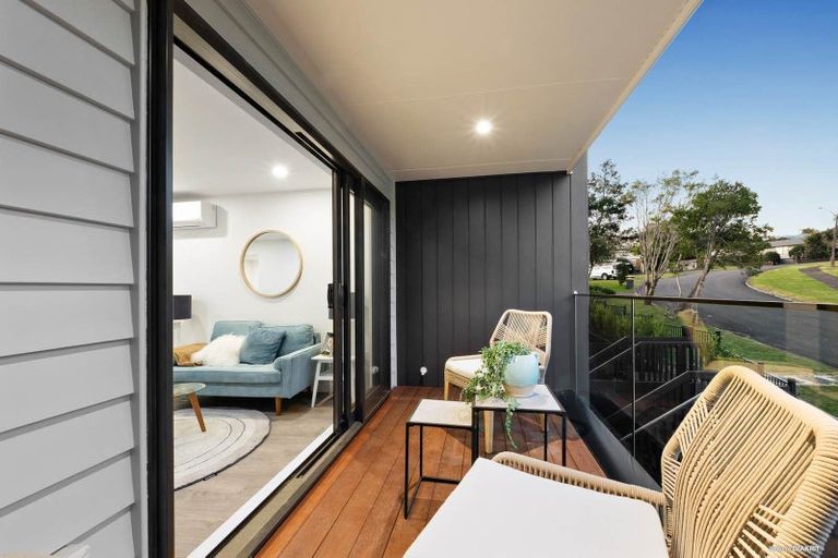 Photo of property in 2/13 Crosby Road, West Harbour, Auckland, 0618