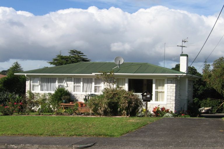 Photo of property in 65 Totara Road, Te Atatu Peninsula, Auckland, 0610