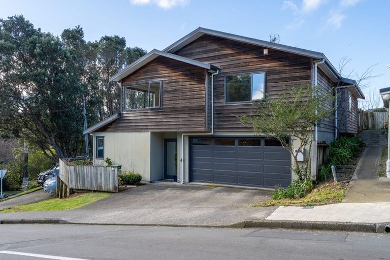 Photo of property in 1a Chester Road, Tawa, Wellington, 5028