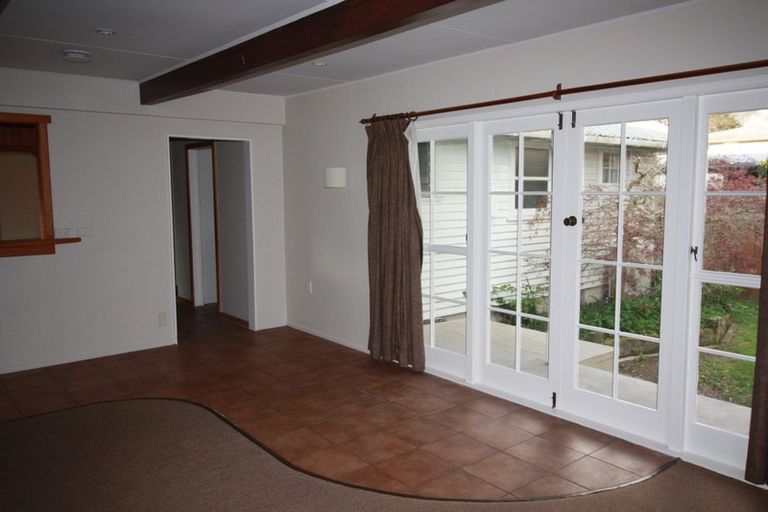 Photo of property in 24 Surrey Crescent, Hokowhitu, Palmerston North, 4410