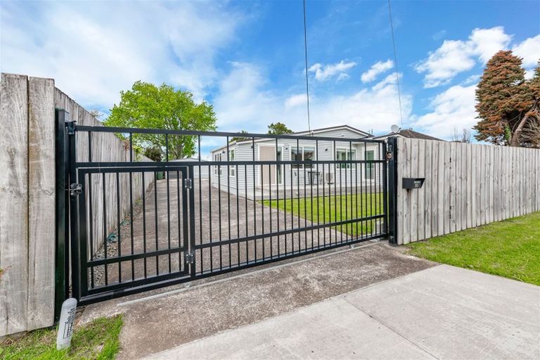 Photo of property in 25 Tiroroa Avenue, Te Atatu South, Auckland, 0610