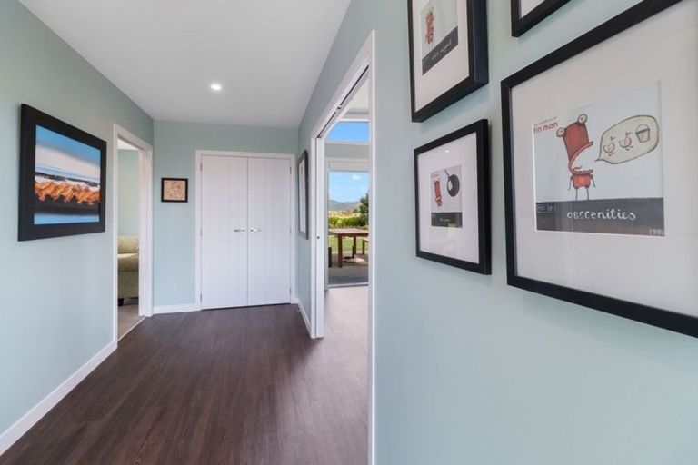 Photo of property in 12 Roseberry Place, Whitianga, 3510