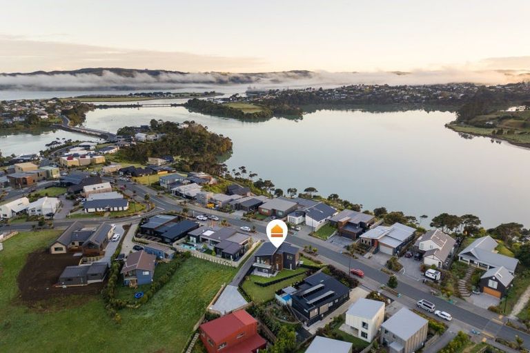 Photo of property in 52 Rangitahi Road, Raglan, 3225