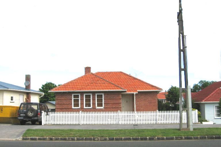Photo of property in 6 Wainoni Avenue, Point Chevalier, Auckland, 1022