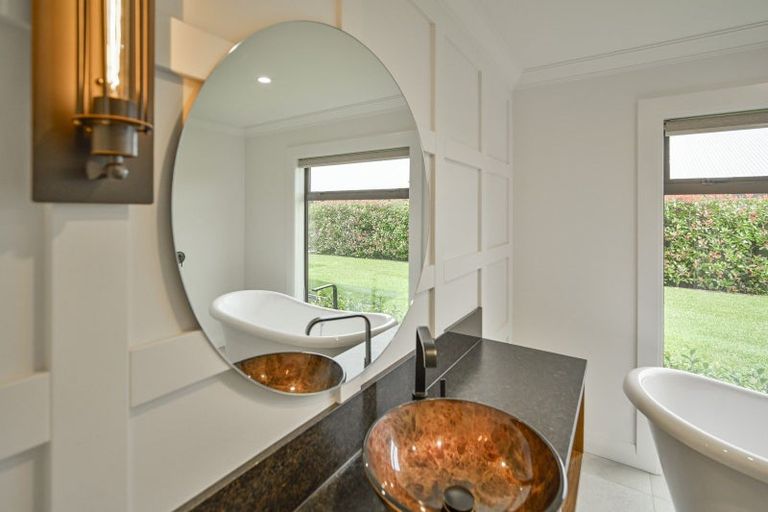 Photo of property in 127 Arataki Road, Havelock North, 4130