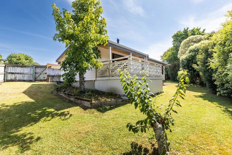 Photo of property in 41 Riversdale Drive, Merrilands, New Plymouth, 4312