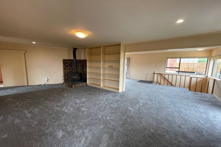 Photo of property in 27 Chatsworth Crescent, Pakuranga Heights, Auckland, 2010