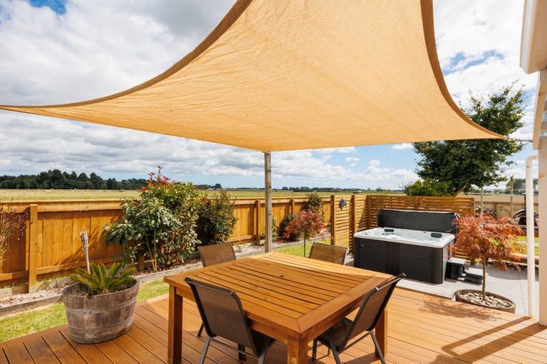 Photo of property in 42 Peters Avenue, Cloverlea, Palmerston North, 4412