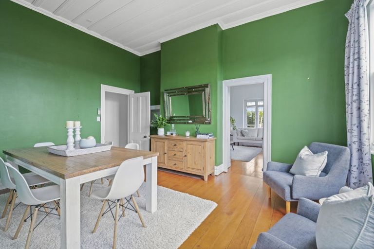 Photo of property in 147 Queen Street, Northcote Point, Auckland, 0627