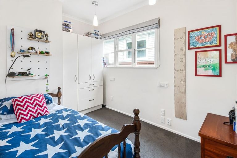 Photo of property in 19 Black Rock Road, Newlands, Wellington, 6037