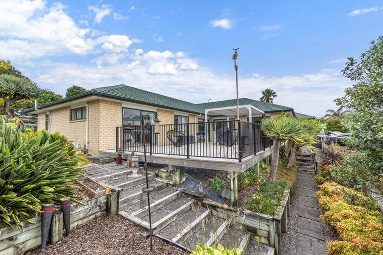 Photo of property in 27 Roy Maloney Drive, Henderson, Auckland, 0612