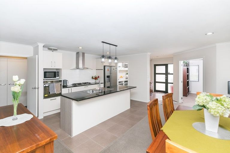 Photo of property in 28 Whitney Place, Rototuna North, Hamilton, 3210