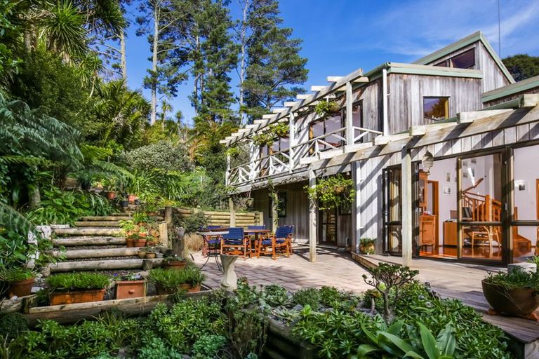 Photo of property in 779a West Coast Road, Oratia, Auckland, 0604