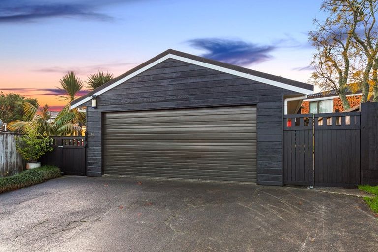 Photo of property in 1/6 Oystergrove Road, West Harbour, Auckland, 0618