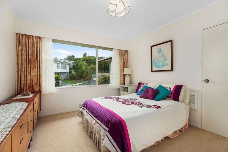 Photo of property in 1 Zande Terrace, Tawa, Wellington, 5028