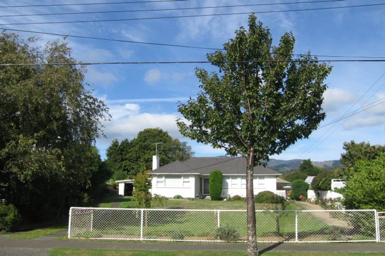 Photo of property in 3 Robertson Street, Elderslea, Upper Hutt, 5018