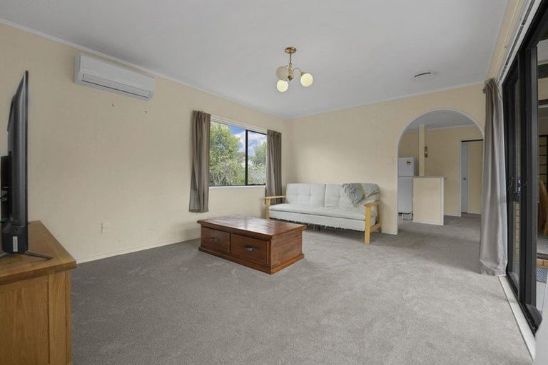 Photo of property in 5 Oakhaven Place, Ranui, Auckland, 0612