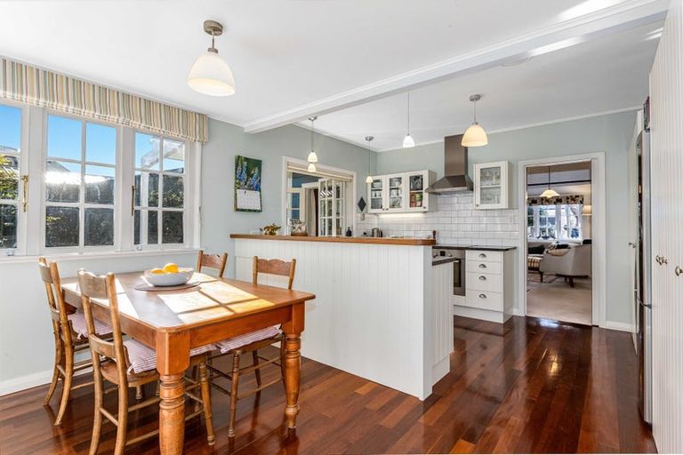 Photo of property in 10 Kowhai Street, Eastbourne, Lower Hutt, 5013