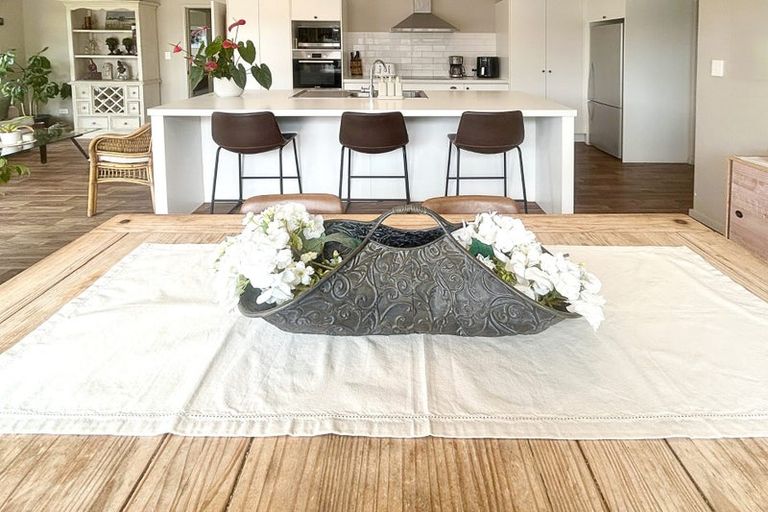 Photo of property in 15 Rainey Crescent, Papamoa Beach, Papamoa, 3118