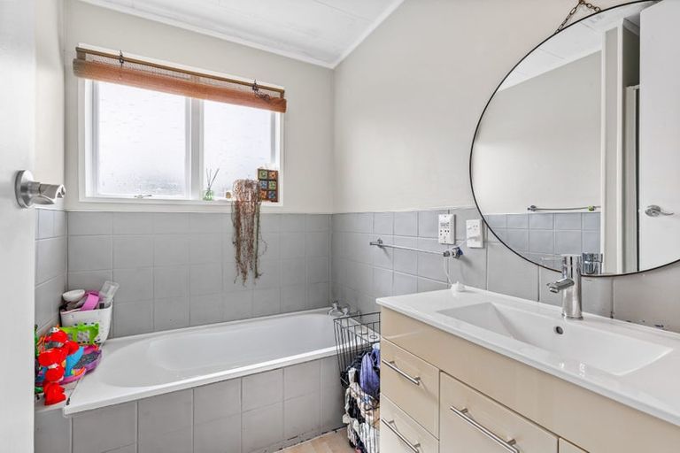 Photo of property in 83 Sunnyvale Road, Massey, Auckland, 0614