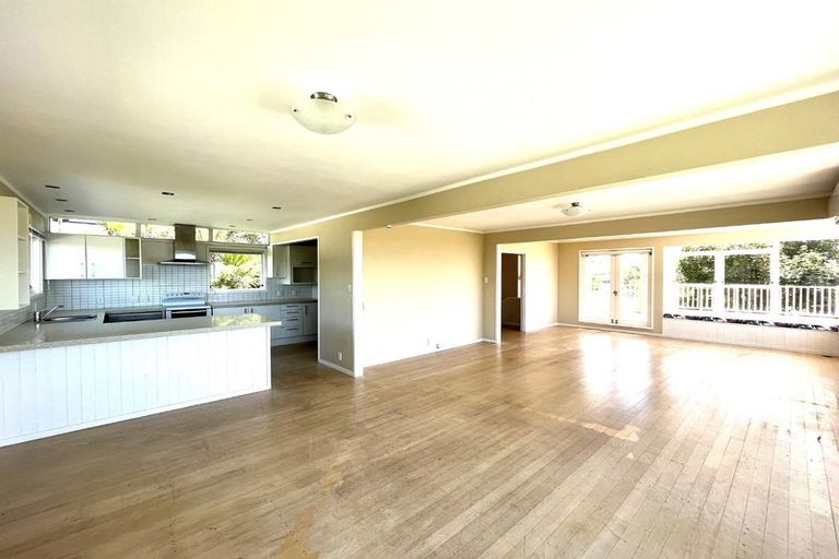 Photo of property in 15a Park Rise, Campbells Bay, Auckland, 0630