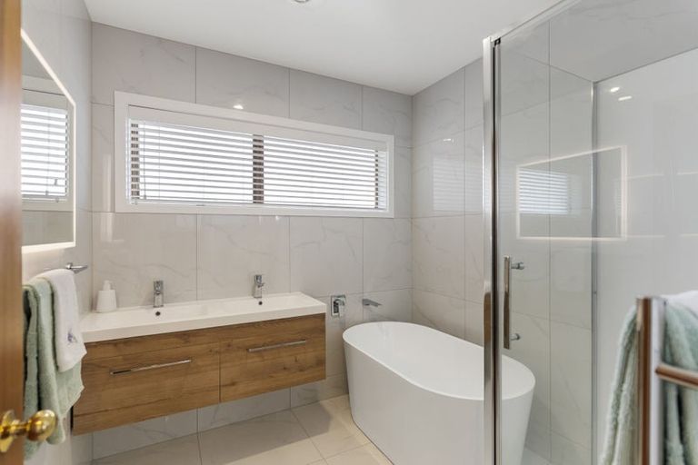 Photo of property in 8 Helvetia Drive, Browns Bay, Auckland, 0630