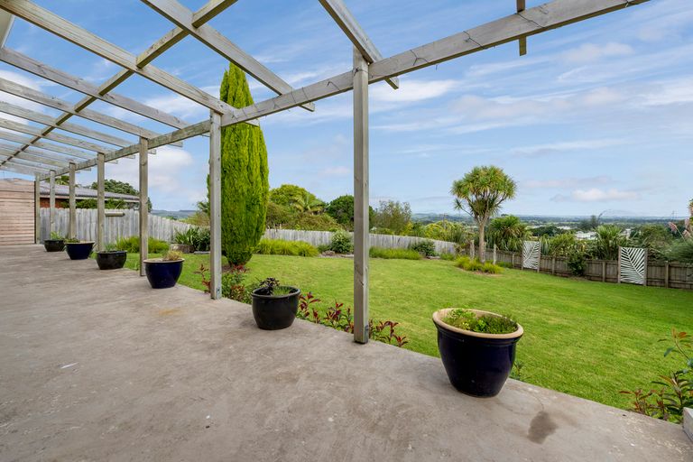 Photo of property in 25 Hand Road, Helensville, 0800