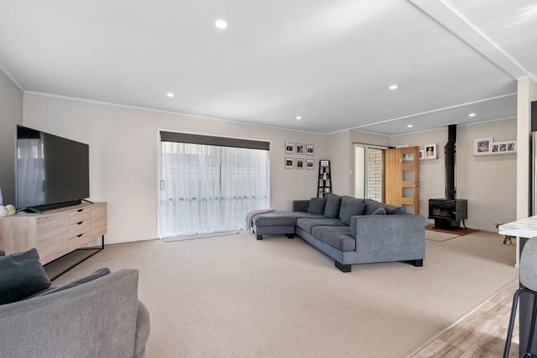 Photo of property in 317 Shakespeare Street, Leamington, Cambridge, 3432