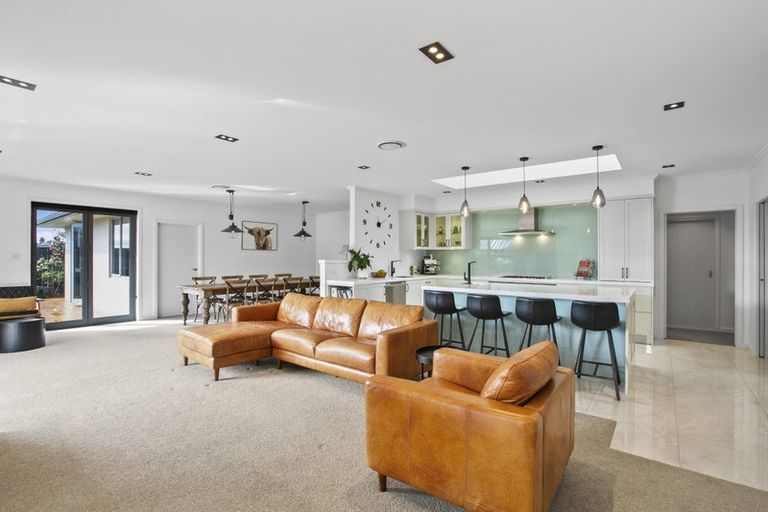 Photo of property in 12 Gleneagles Way, Waiwhakaiho, New Plymouth, 4312