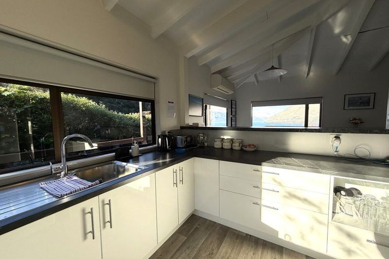 Photo of property in 15b Cameron Place, Fernhill, Queenstown, 9300