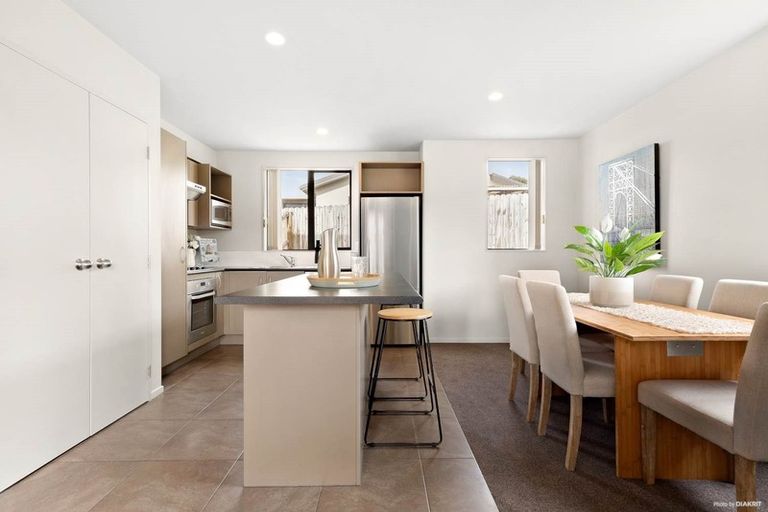 Photo of property in 33 Cityview Place, Massey, Auckland, 0614