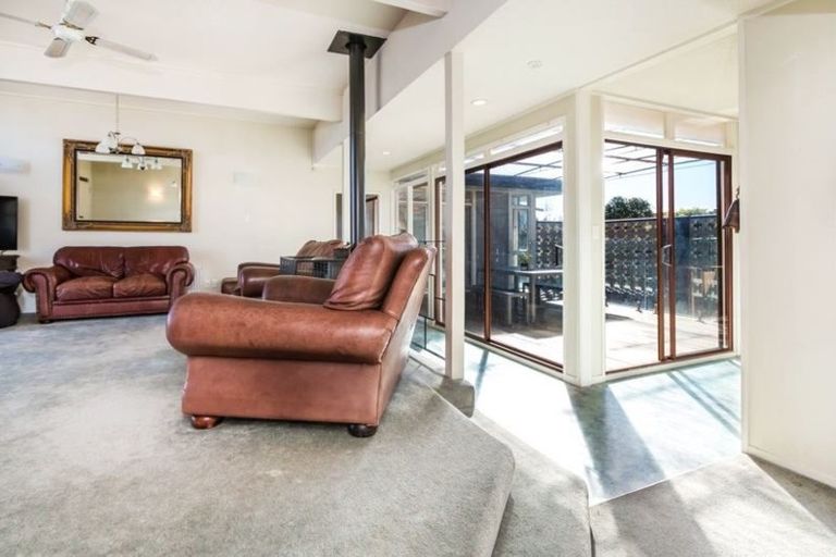 Photo of property in 20 Hinerau Grove, Waipahihi, Taupo, 3330