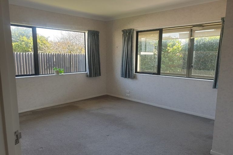 Photo of property in 3 Riversdale Drive, Merrilands, New Plymouth, 4312