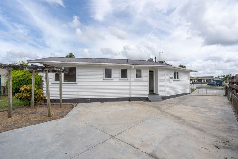Photo of property in 77 Collins Road, Melville, Hamilton, 3206