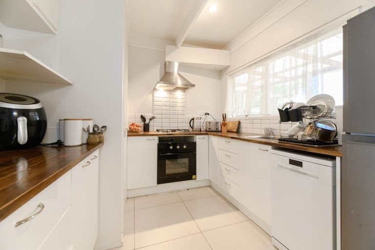 Photo of property in 2/24 Newington Road, Henderson, Auckland, 0612