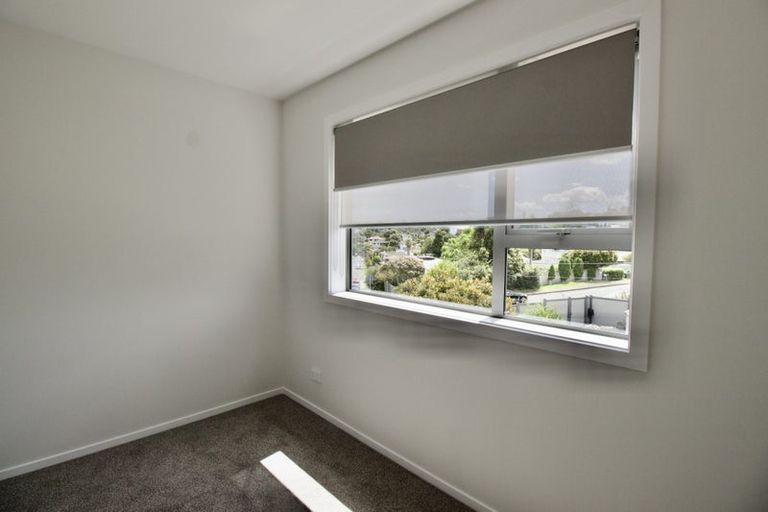 Photo of property in 3/94 Target Road, Totara Vale, Auckland, 0629