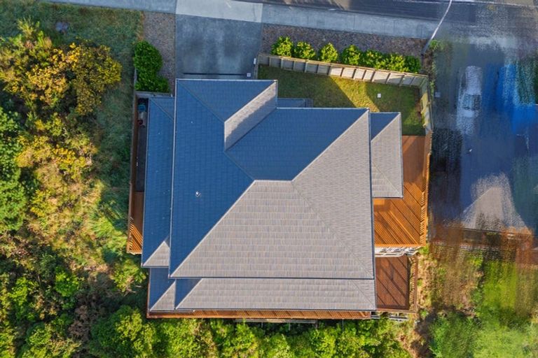 Photo of property in 32 Melksham Drive, Churton Park, Wellington, 6037