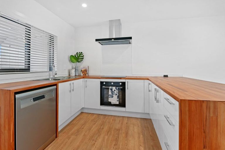 Photo of property in 2/71b Main Road, Redcliffs, Christchurch, 8081